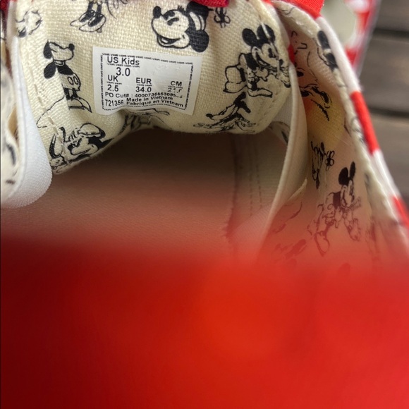 Vans RARE Authentic x Disney Minnie Mouse Red Bow with White Polka Dots Sneakers - Picture 11 of 11